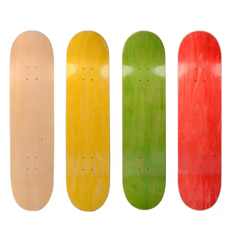 สีเปล่า สวย สี่พลายสเกตบอร์ดไม้เมืองสเกตบอร์ดสําหรับนักสเกตบอลมืออาชีพ