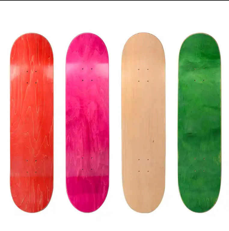 สีเปล่า สวย สี่พลายสเกตบอร์ดไม้เมืองสเกตบอร์ดสําหรับนักสเกตบอลมืออาชีพ